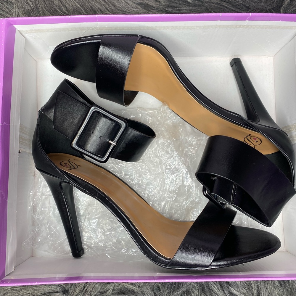 Heels - Picture 2 of 8